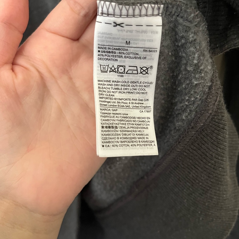 GAP Women’s Gray Crewneck Sweatshirt - Picture 6 of 6